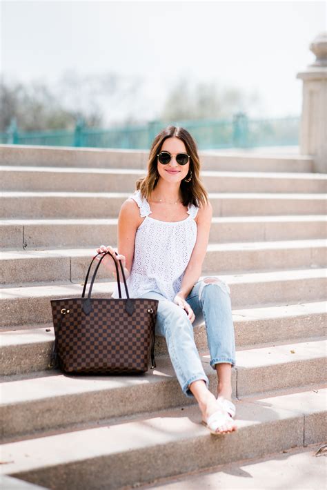 wearing louis vuitton neverfull mm